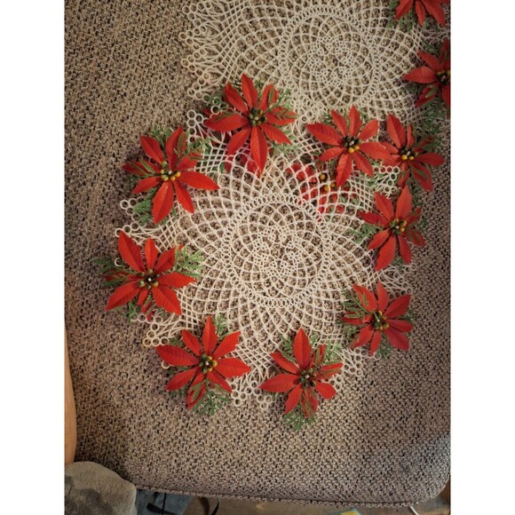 Christmas Plastic Doily Poinsettia Centerpieces 12” White 1950's Vtg LOT OF 2 - Picture 6 of 8